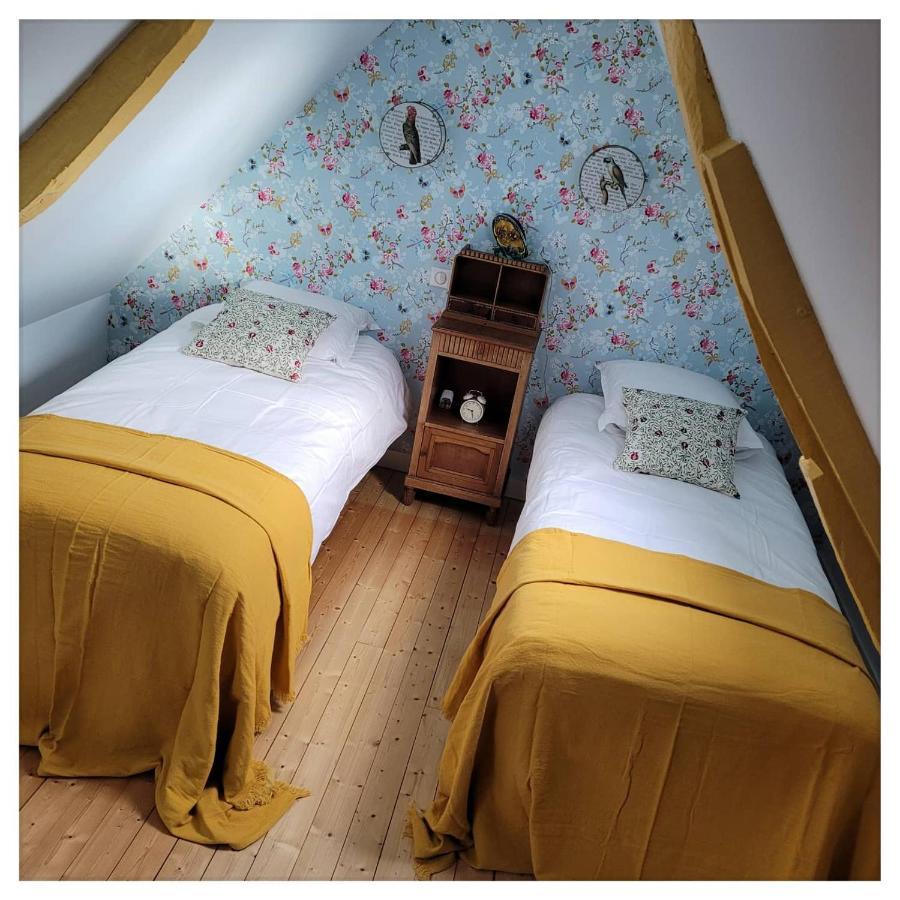 Gîte de charme au Manoir du Plessis-Quinquis Sainte-Seve Extérieur photo